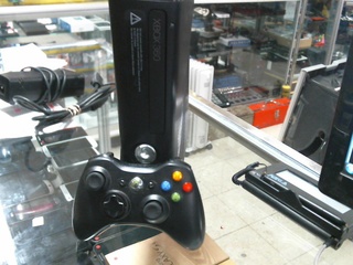 Xbox 360 slim noir 4gb/mann