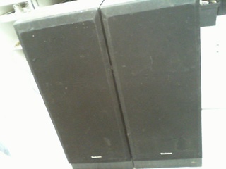 2 speakers 3 way