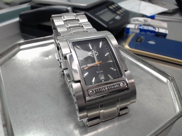 Montre carre harley