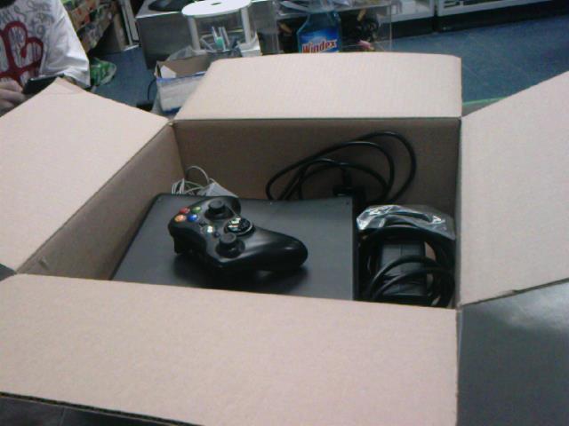 Xbox 360 dans boite avec manet