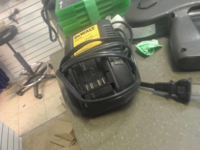 Dewalt dcb100