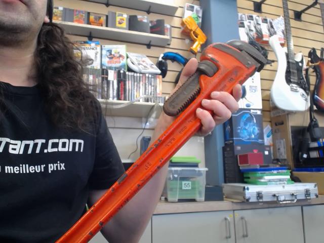 Pipe wrench