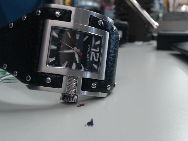 Montre av bracelet cuir noir