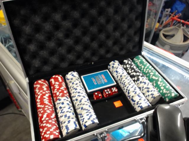 Petite malette grise de poker