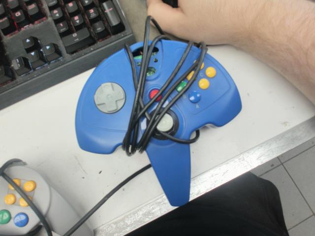 Manette 64 non officielle bleu