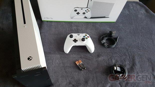 Console + man + fils alimentation