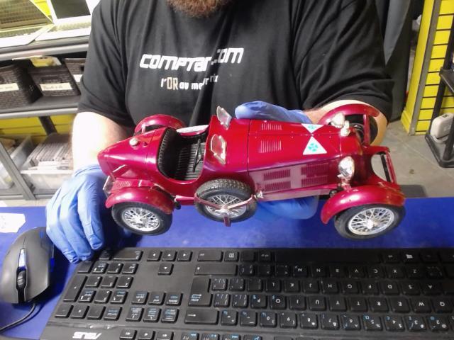 Alfa romeo 1/18
