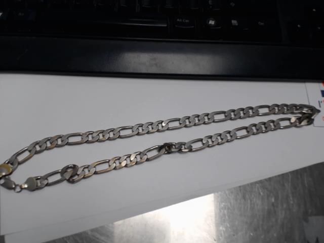 Chaine grosse maille mis dans le sac noi
