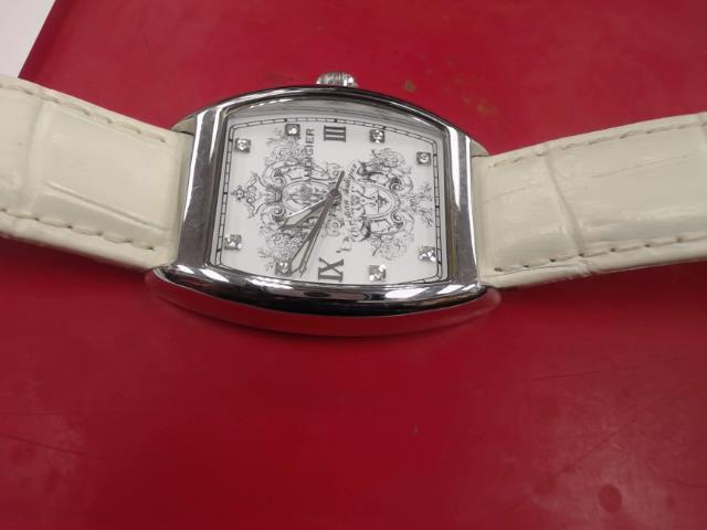 Montre blanche bracelet cuir