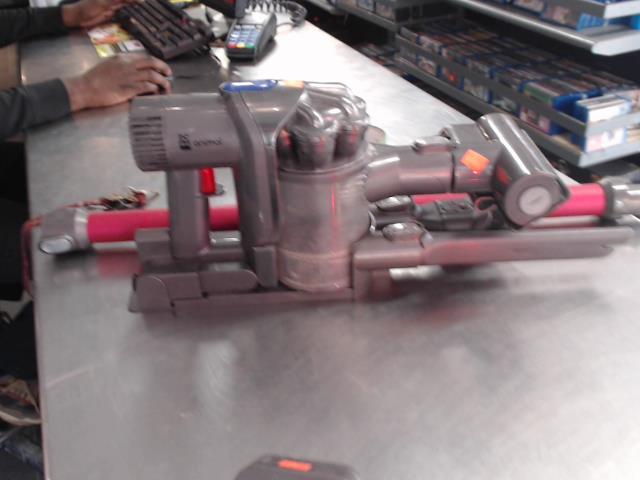 Aspirateur main libre