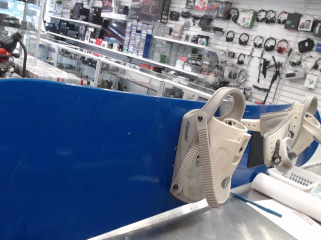 Snowboard bleu