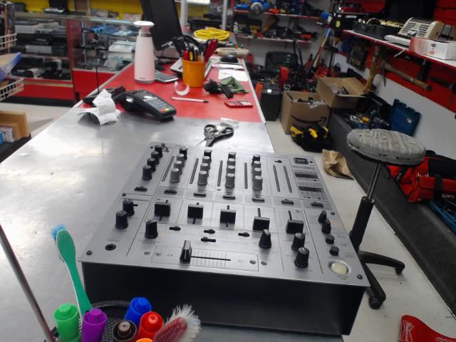 Table de mixage a reparer