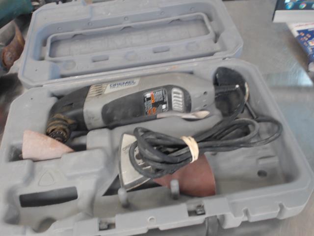 Dremel dans sa bo