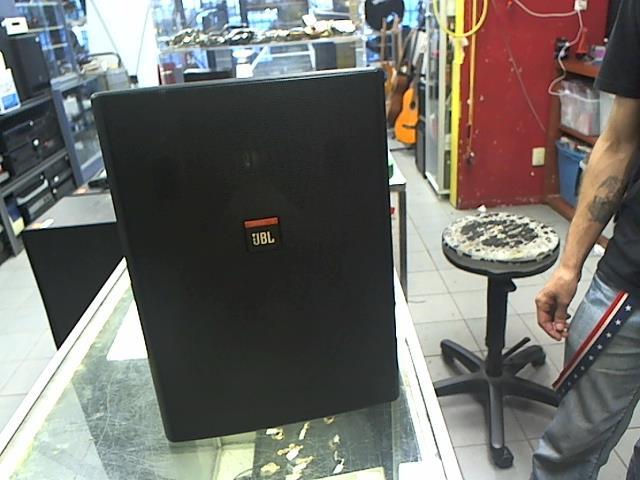 1 jbl de dehors avec braket