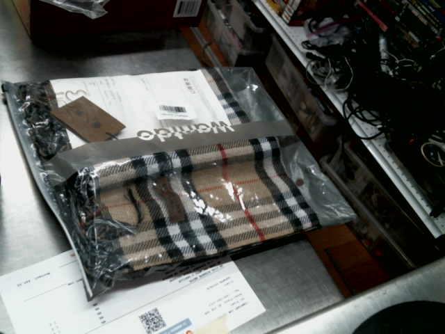 Echarpe neuve
