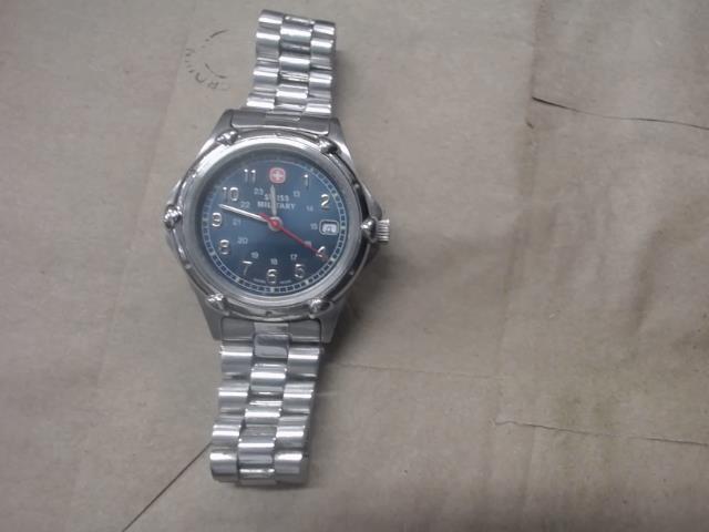 Montre couleur argent petite