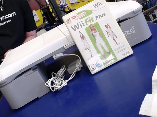Wii board rechargeable + wii fit plus