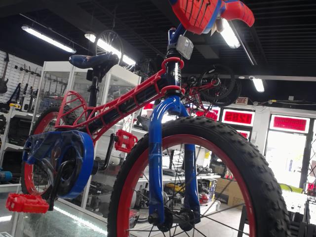 Velo spiderman+roue pratique