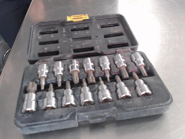Kit de douilles avec bit pour ratchet