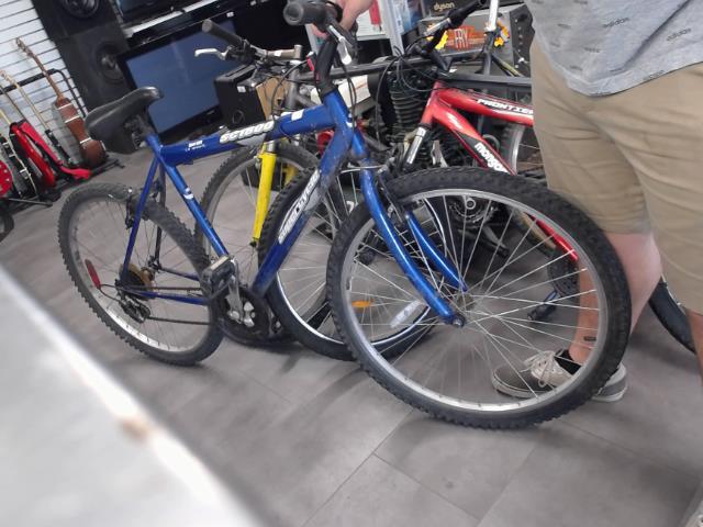 Velo bleu besoin d'amour