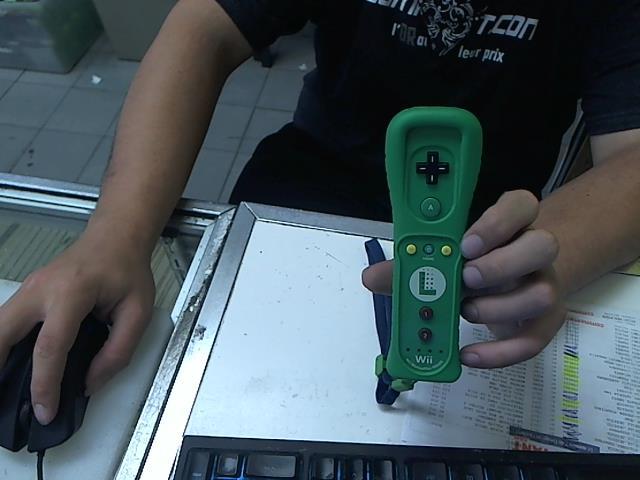 Manette de wii luigi