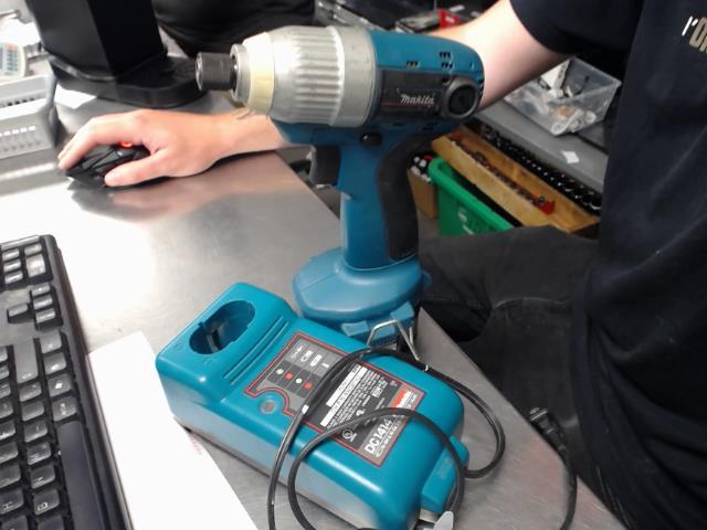 Impact drill makita chargeur et batterie