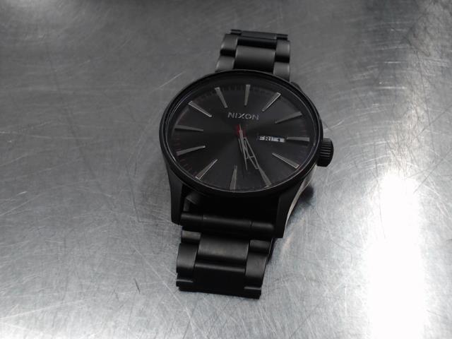 Monre nixon noir