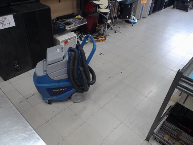 Machine laver tapis industriel