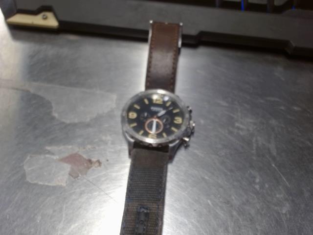 Montre fossil bracelet en cuir