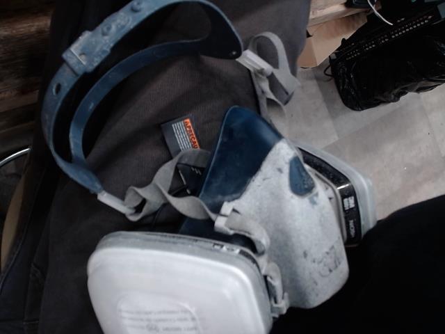 Masque a gaz avec cartouche