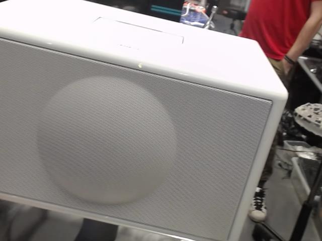 Speaker doc + remote