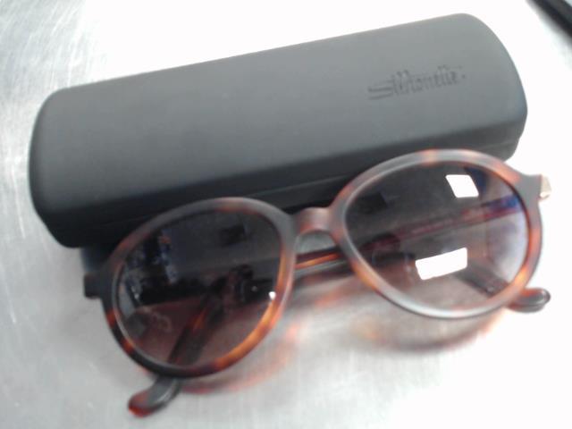 Lunettes soleil femme dans etuie