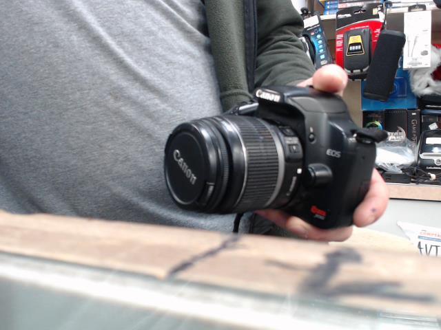 Camera canon av kit lens18-50 dans case