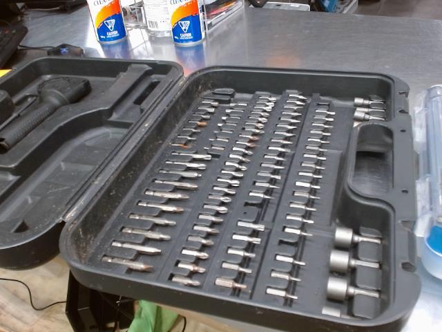 Kit de bits dans gros case noir
