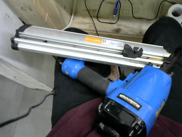 Clipped head framing nailer