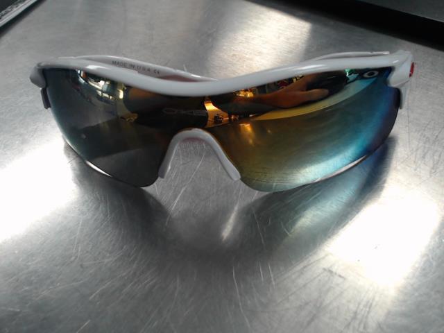 Lunettes soleil sport blanche et rouge