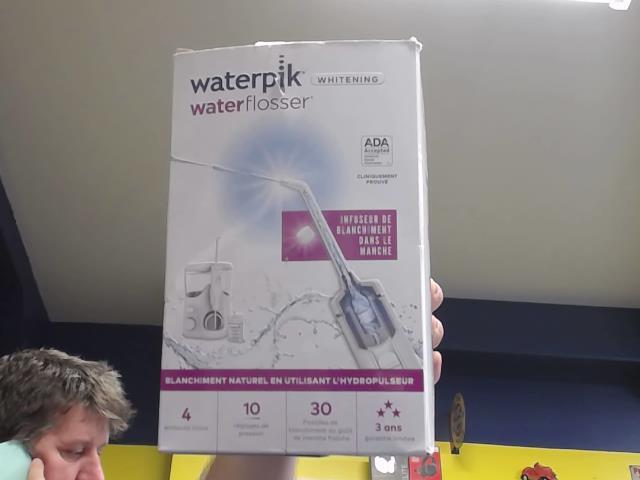 Water flosser whitening