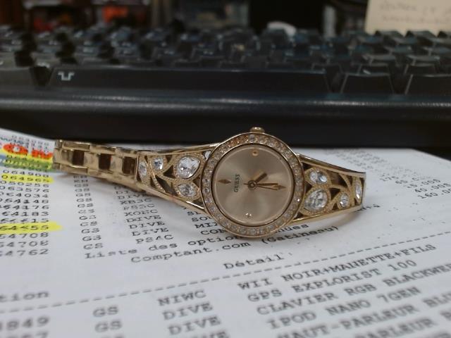 Montre couleur gold femme