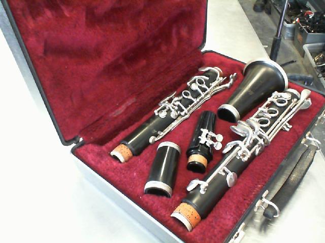 Clarinet en bois noir + case selmer