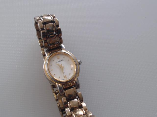 Petite montre femme gold tone