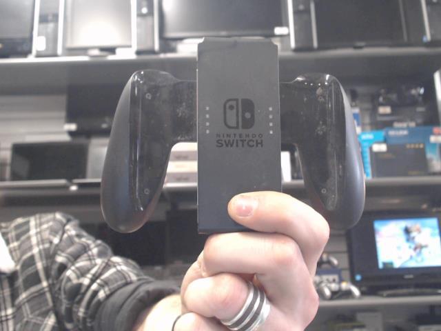 Joycon grip (gamecube shaped holder)