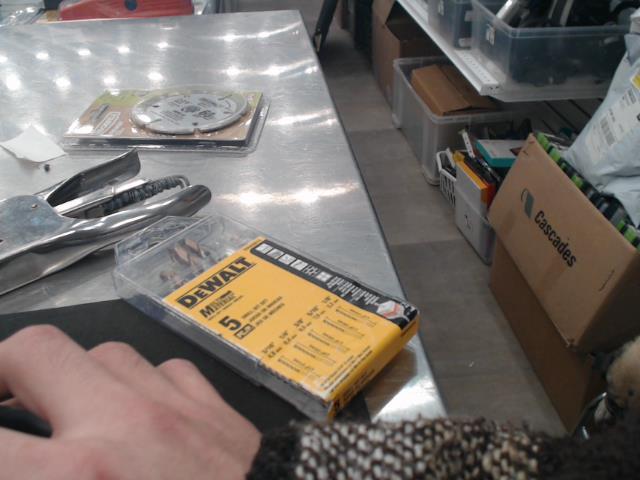 Drill bit dewalt