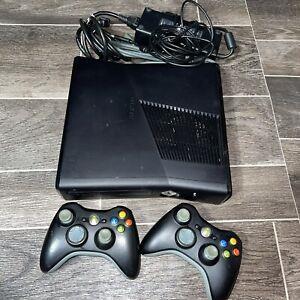 Xbox 360 noit + power/acc et 2 manette
