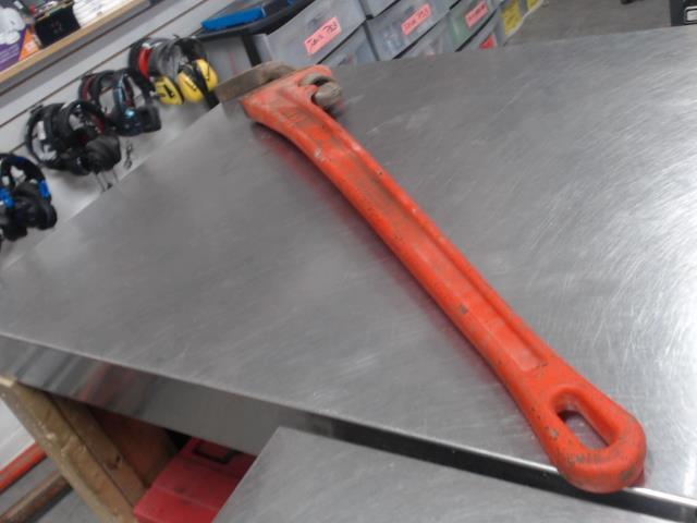 Pipe wrench 48''