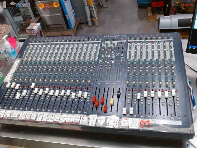Rw054053 sn  soundcraft lx7ii 24 channel