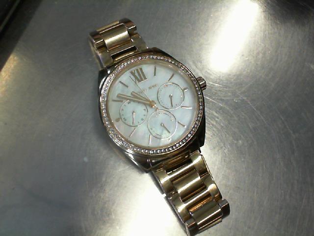 Montre dore pour femme