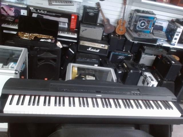 Piano+gig bag+power supply