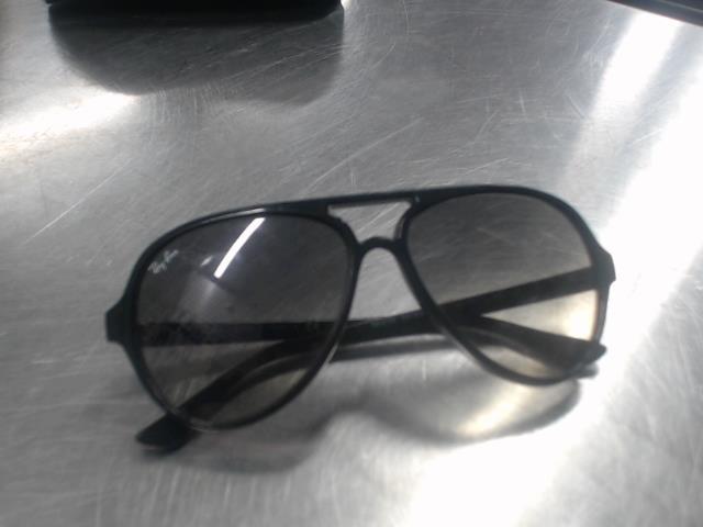 Lunette ray bans dans case