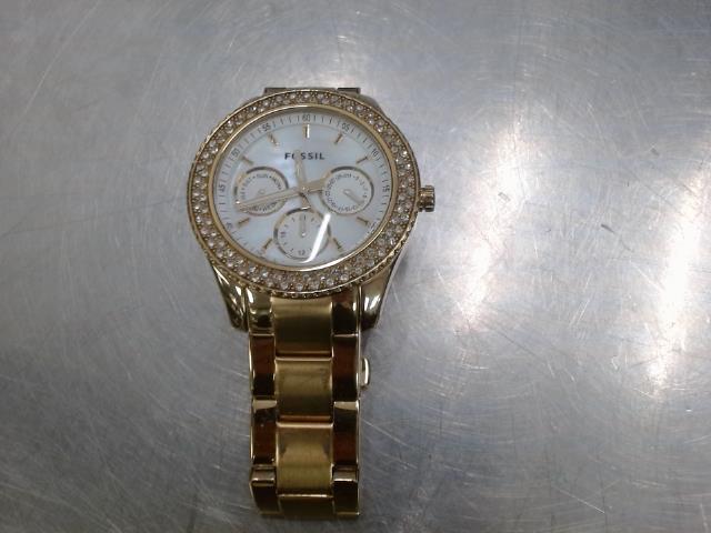 Montre femme fossil couleur gold