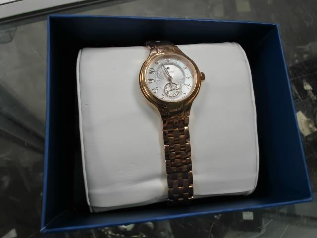 Montre plaquer or dans sa boite avec liv